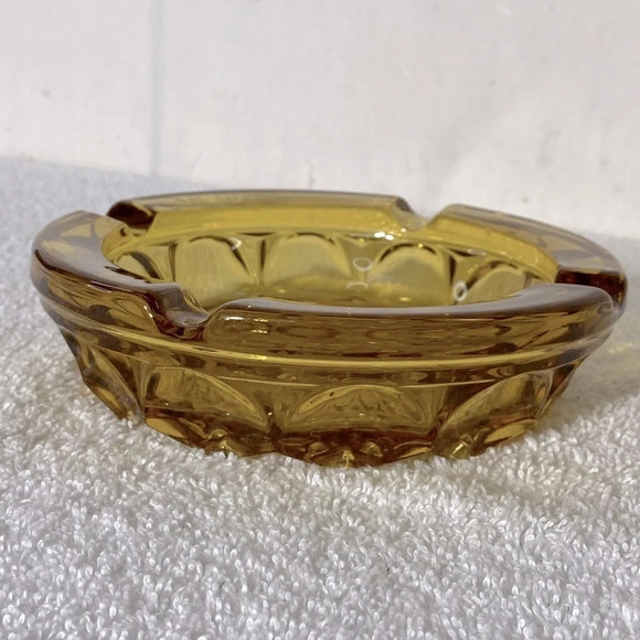 Vintage Anchor Hocking  Fairfield Round Amber Glass Ashtray Trinket Dish - Picture 3 of 11